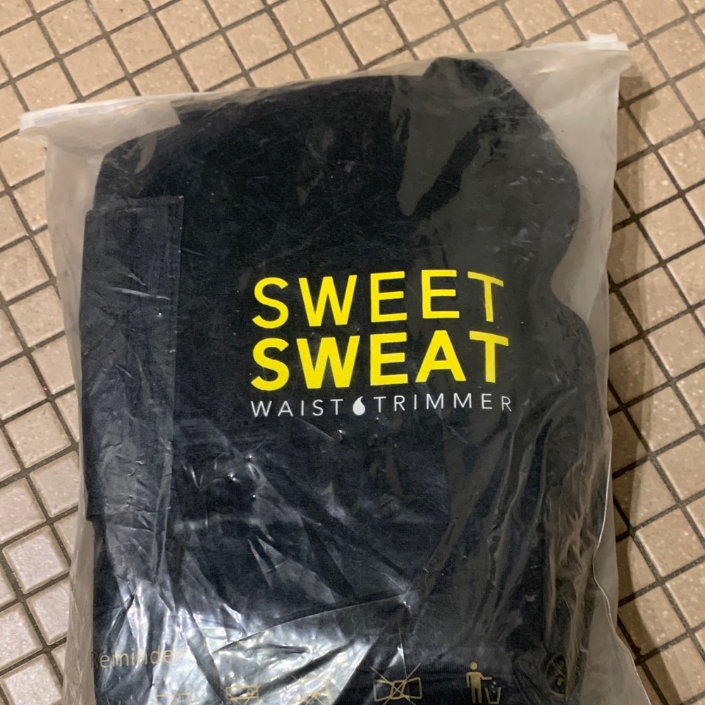 Sweet Sweat Black Waist Trimmer